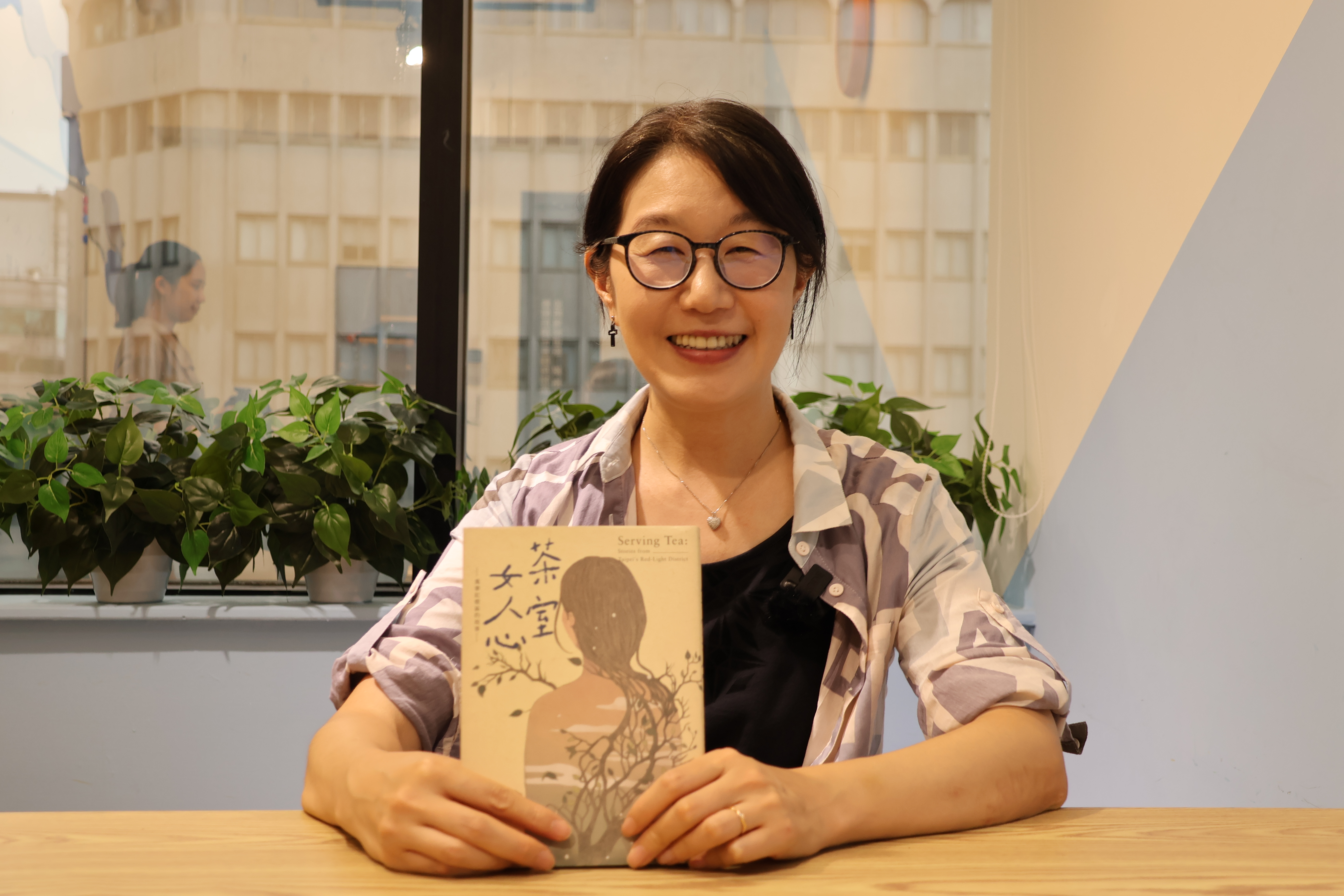 茶室女人心 寫出賣身替父還債辛酸