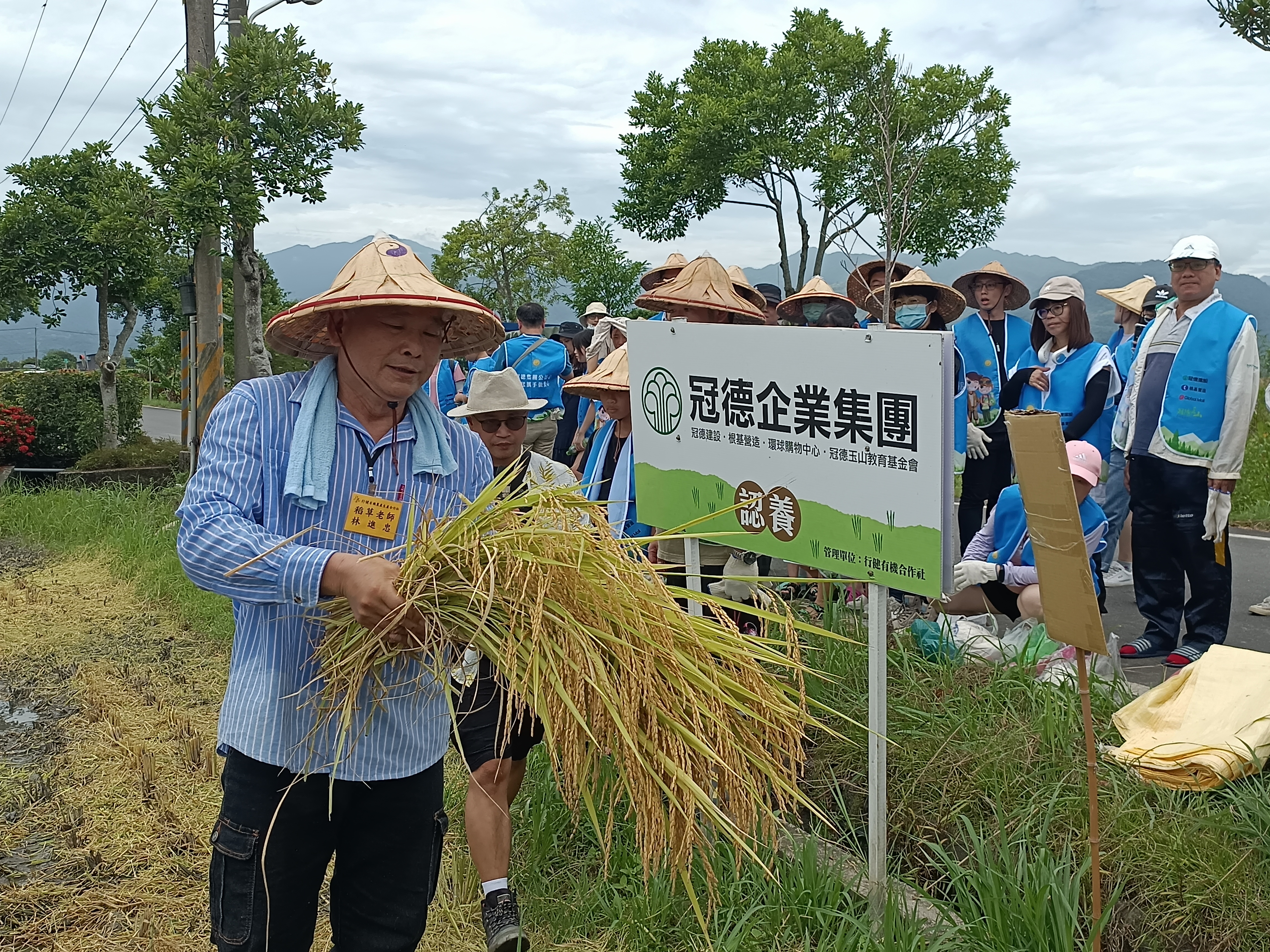 林進忠攜手青銀農民 邁向無毒行健村