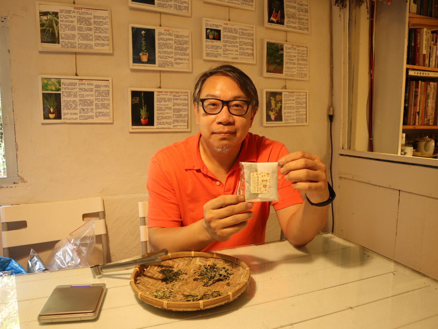 用香草做茶包 蔡以倫推廣草本養生