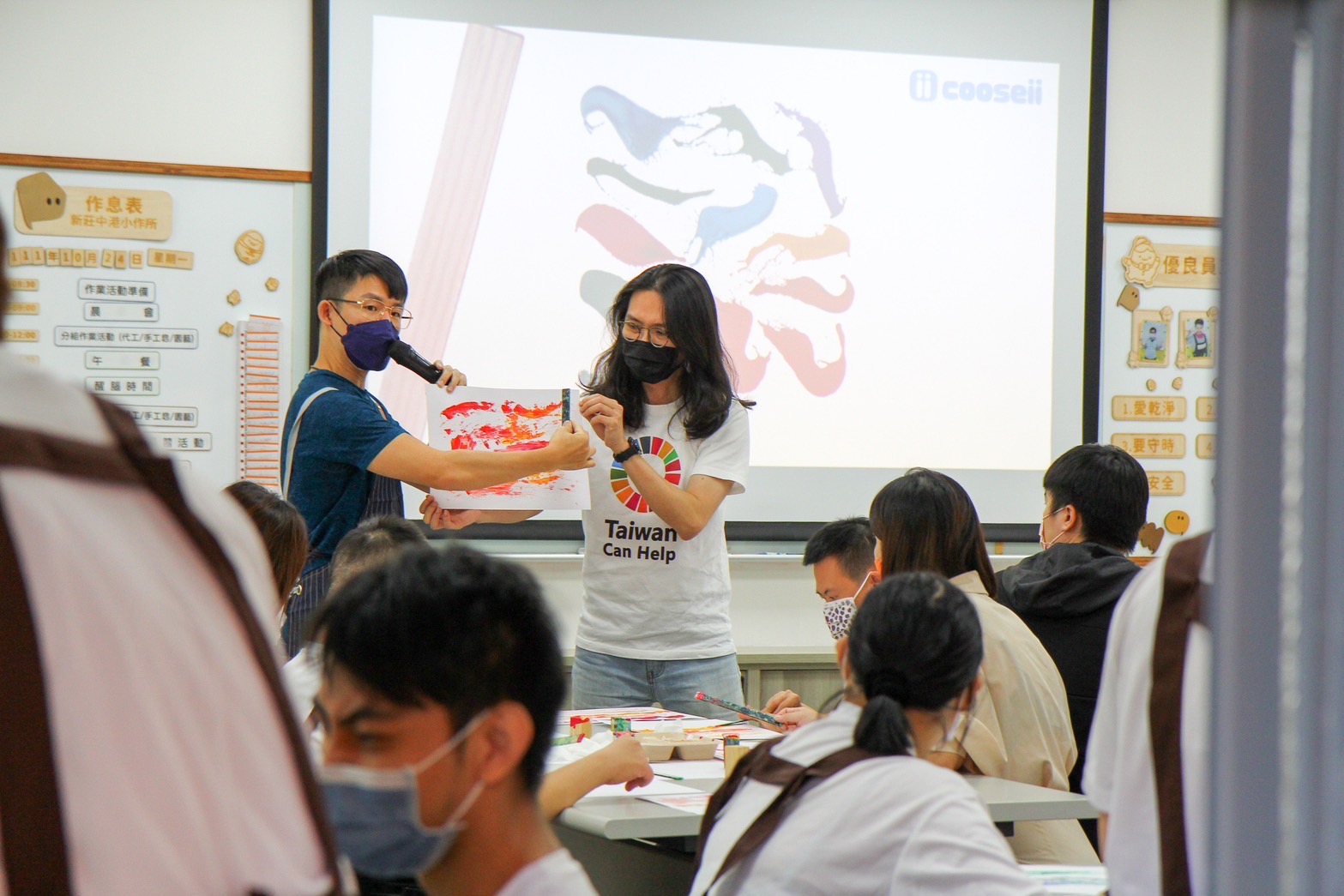 點點善 將身障者畫作轉化為文創商品