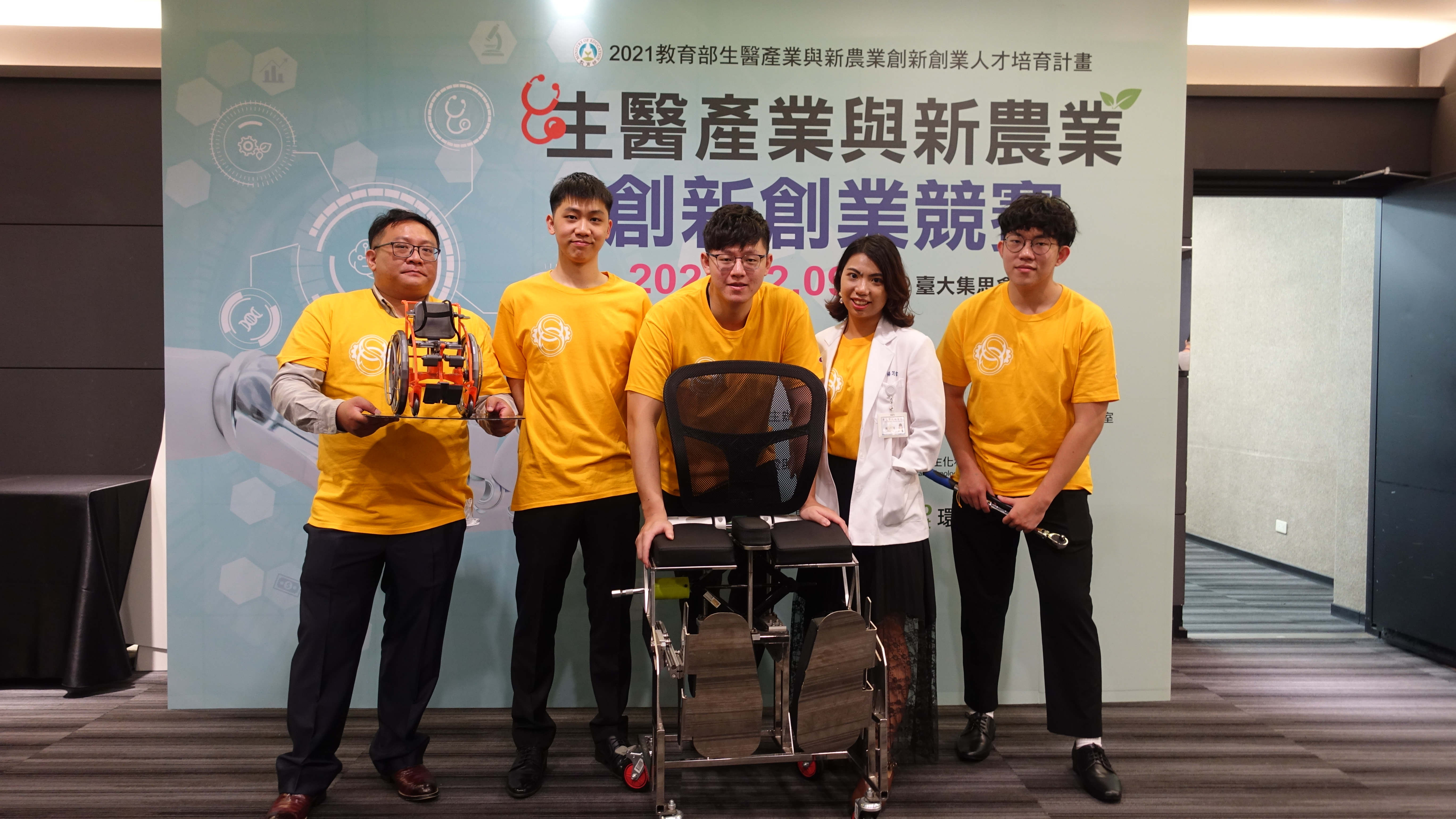 智慧輪椅可調坐姿 解決久坐壓瘡難題