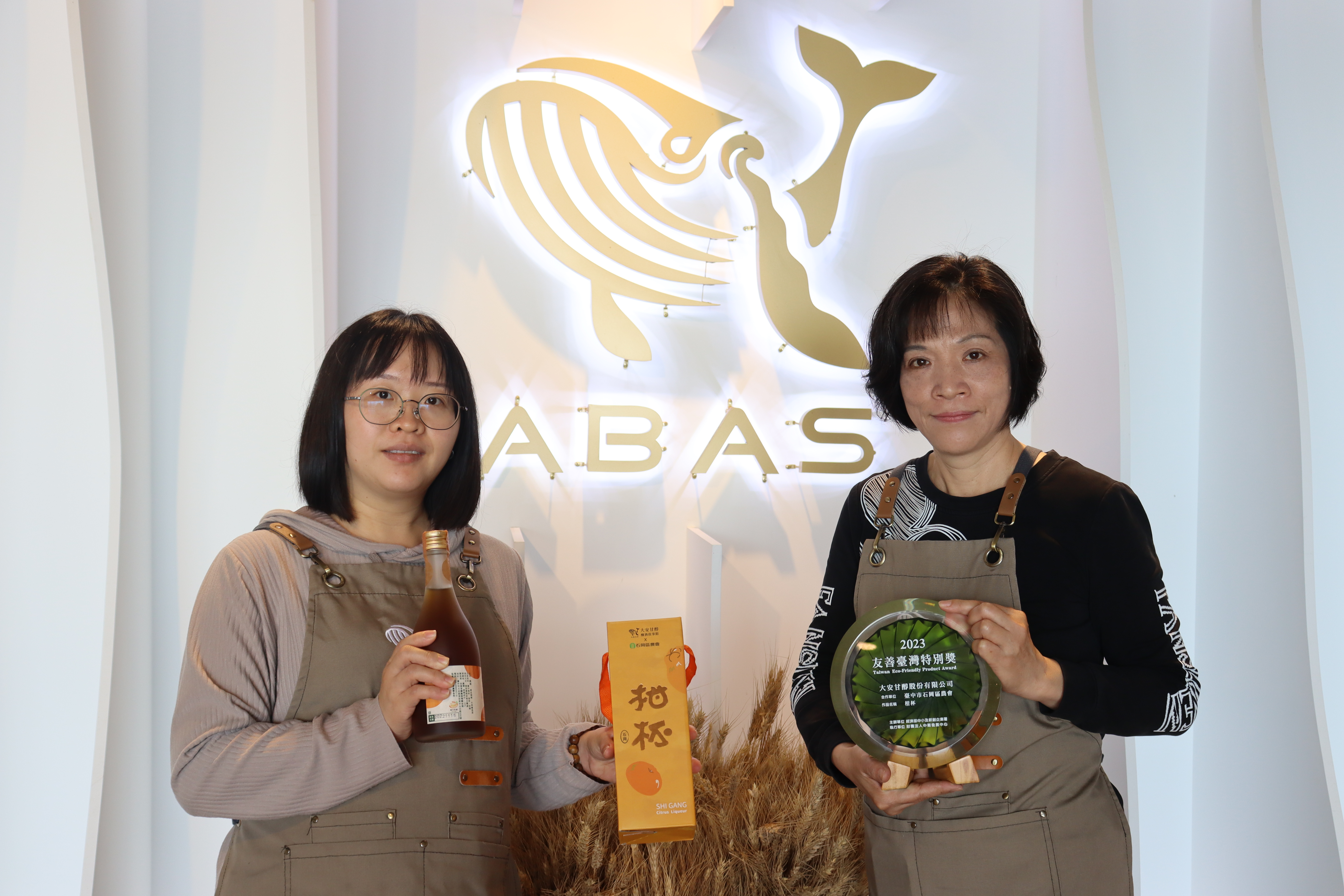 滯銷柑橘釀好酒 安貝斯釀酒館與農民雙贏