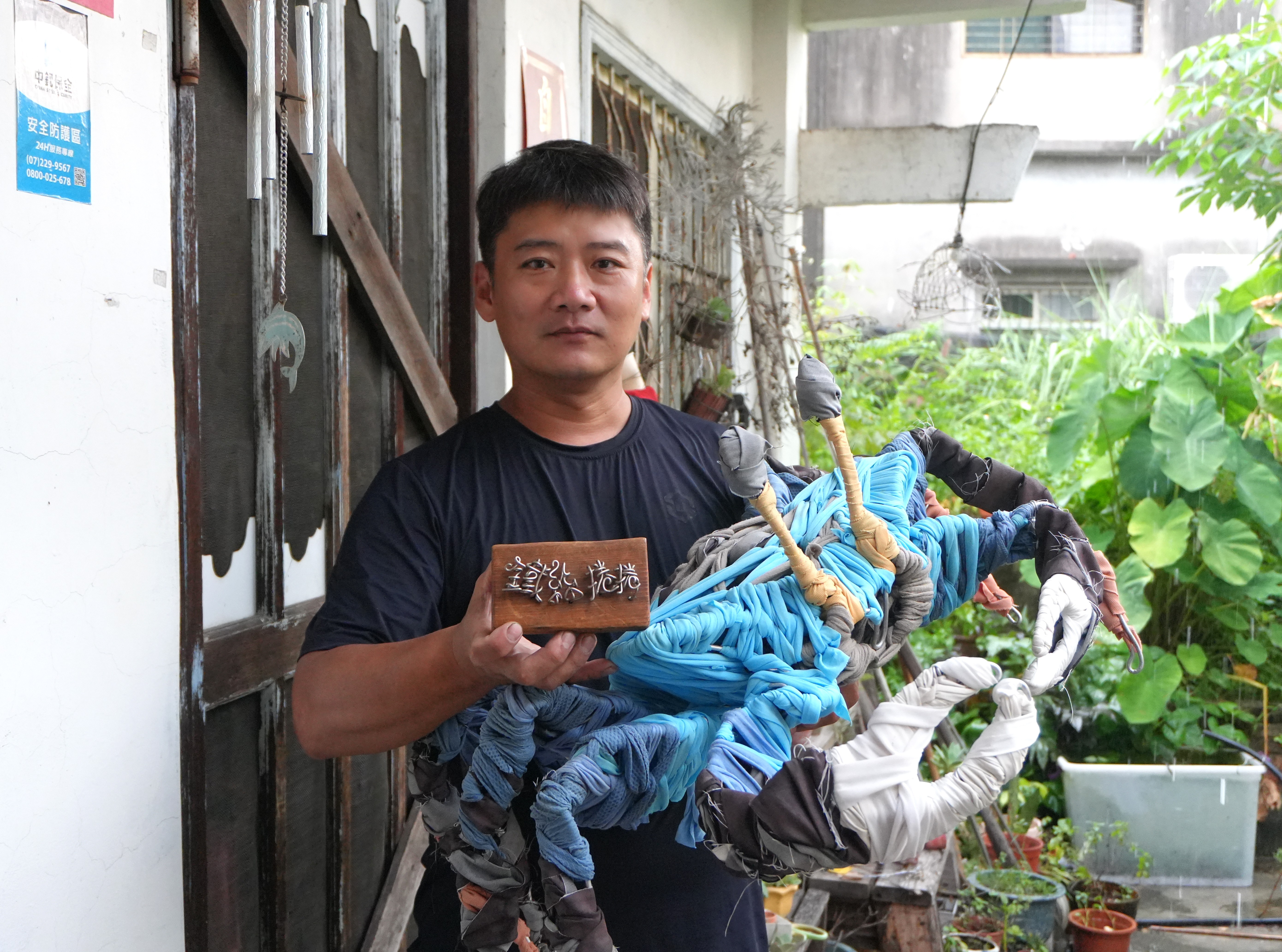 撿海廢造方舟 林俊作帶學童用藝術做環保