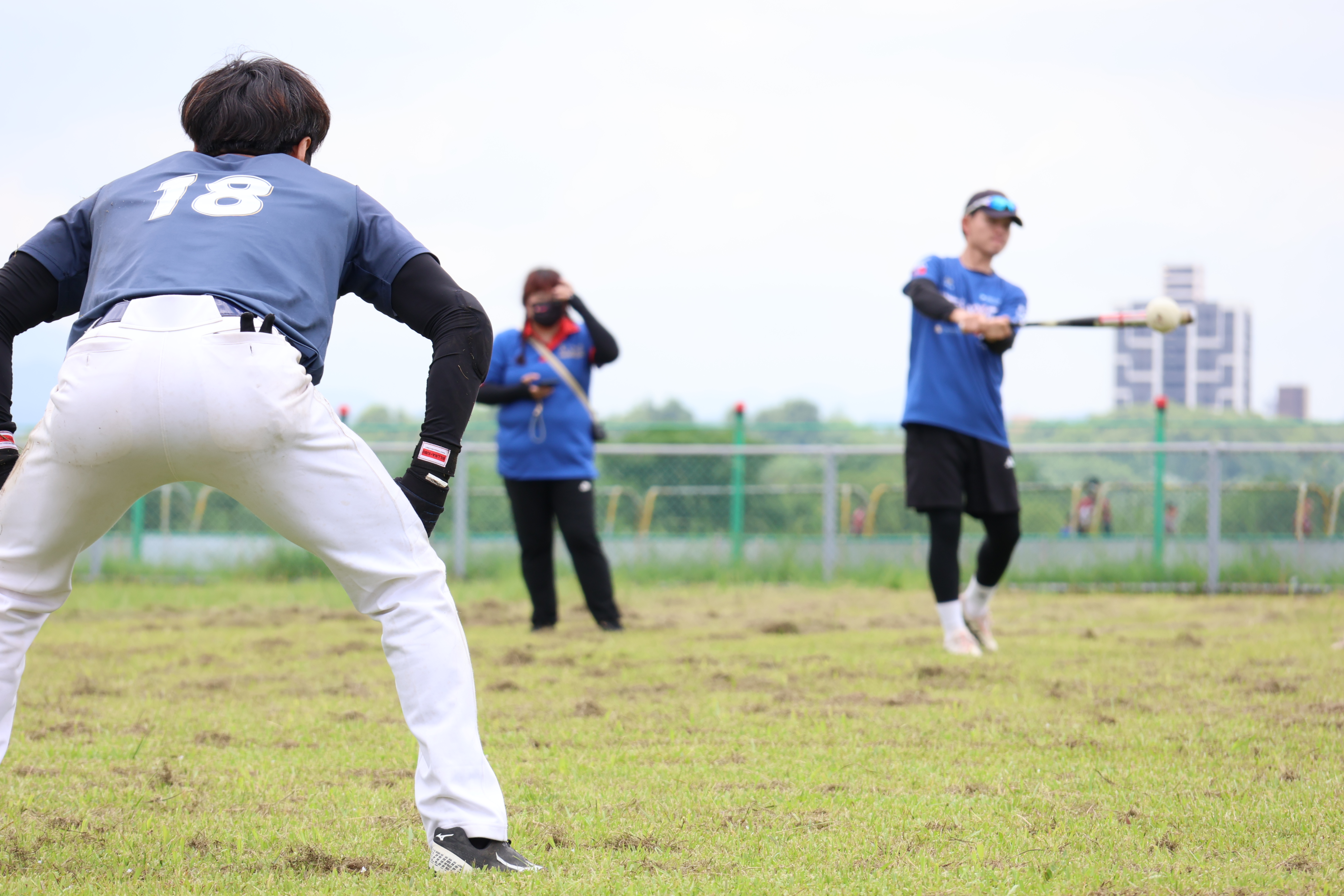 聽聲辨位打棒球 視障者揮出希望全壘打