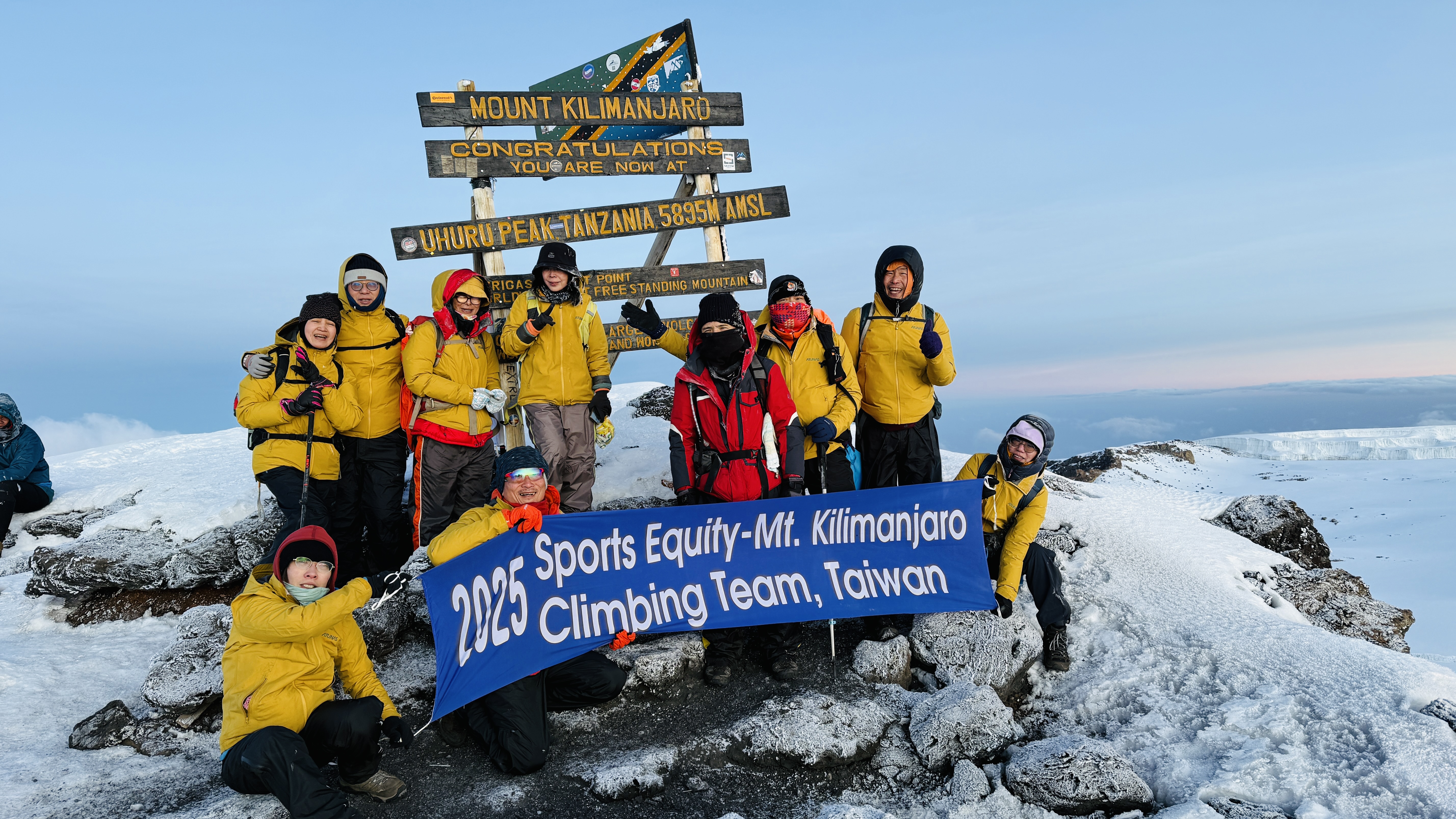 口述影像作眼 視障者勇登非洲最高峰