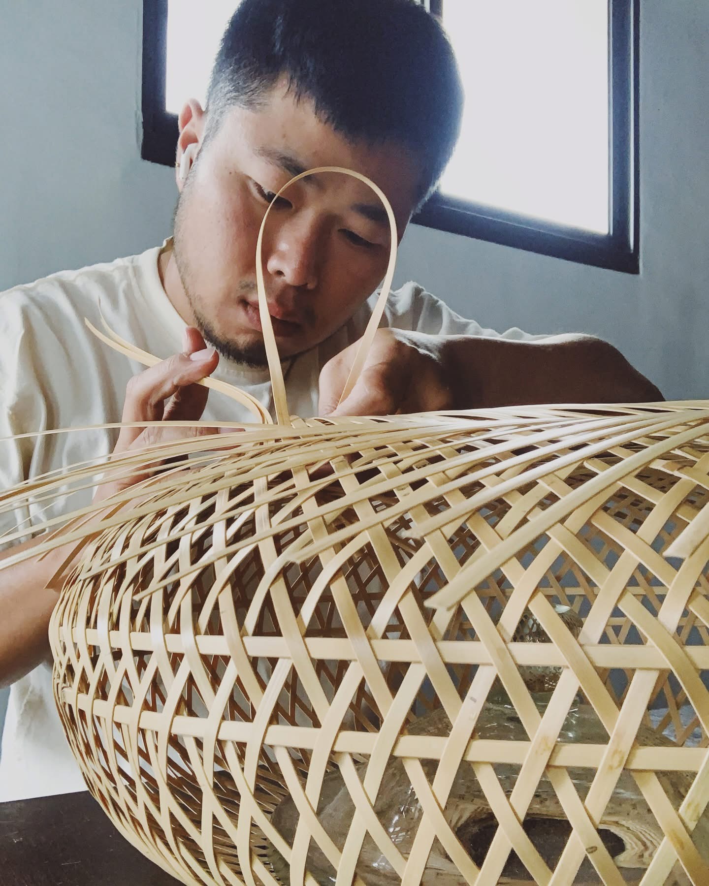 竹編也能時尚 林山創作燈飾、便當盒