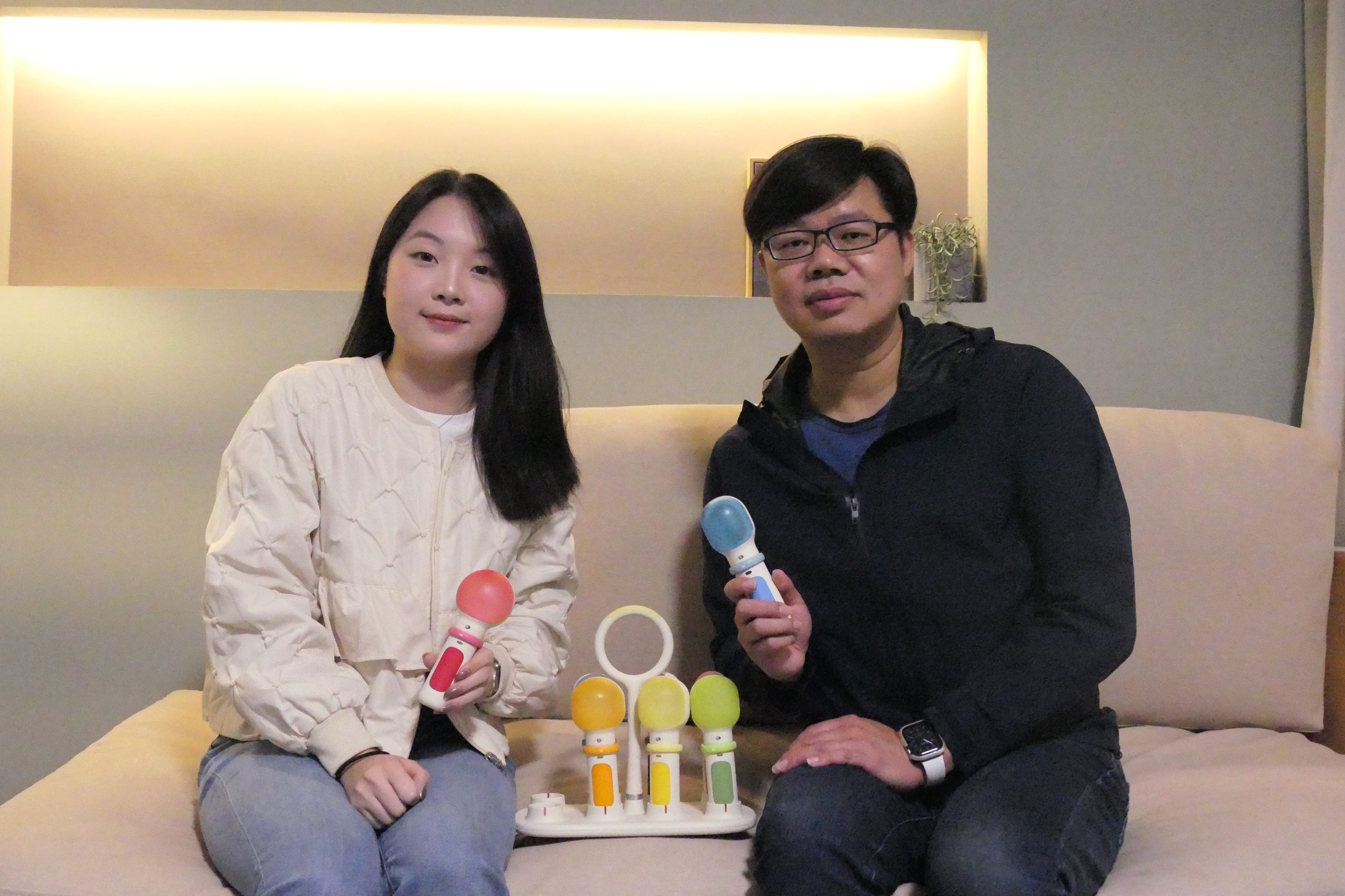 按壓變色搖晃發聲 聲光教具讓唐寶寶玩樂復健