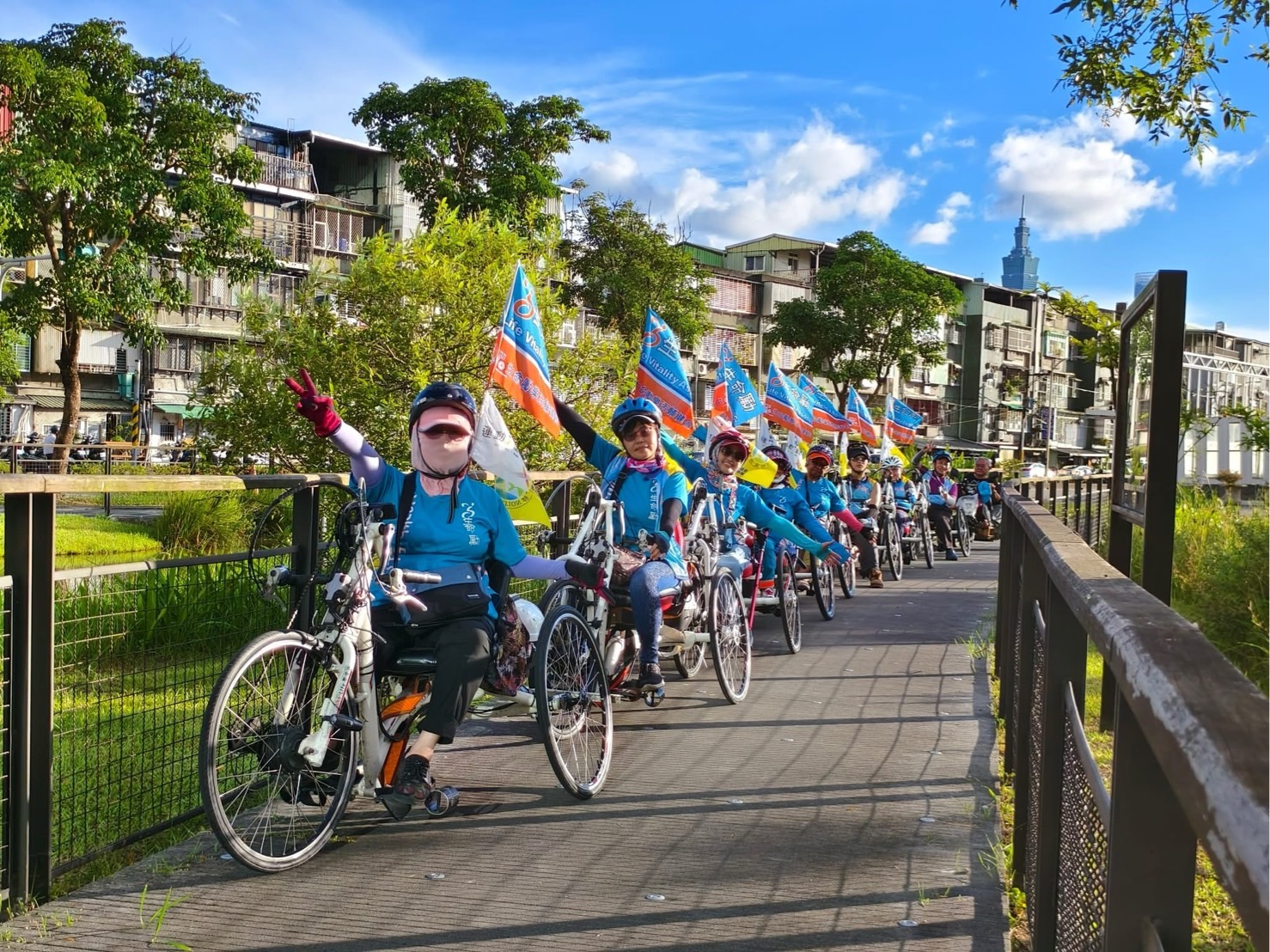 從輪椅到手搖車 生命勵伴身障者跨國奔馳